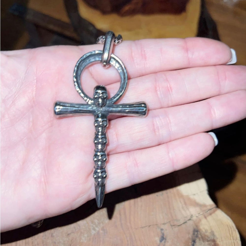 Men or woman necklace. A silver cross adorned with skulls. Very unique. - Picture 2 of 2